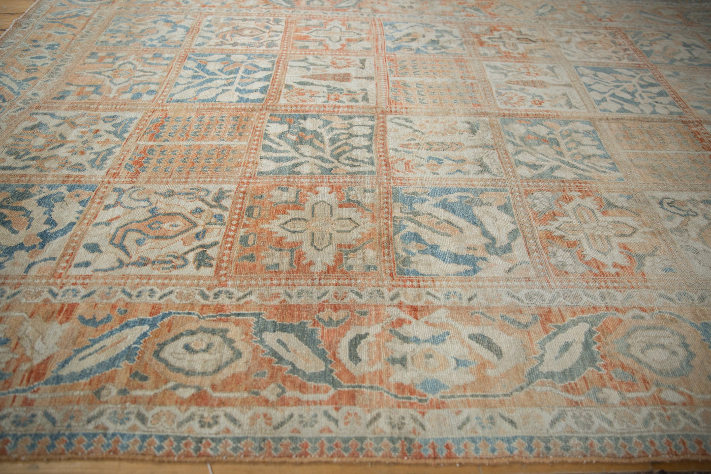 6.5x9.5 Vintage Distressed Turkish Bakhtiari Design Carpet