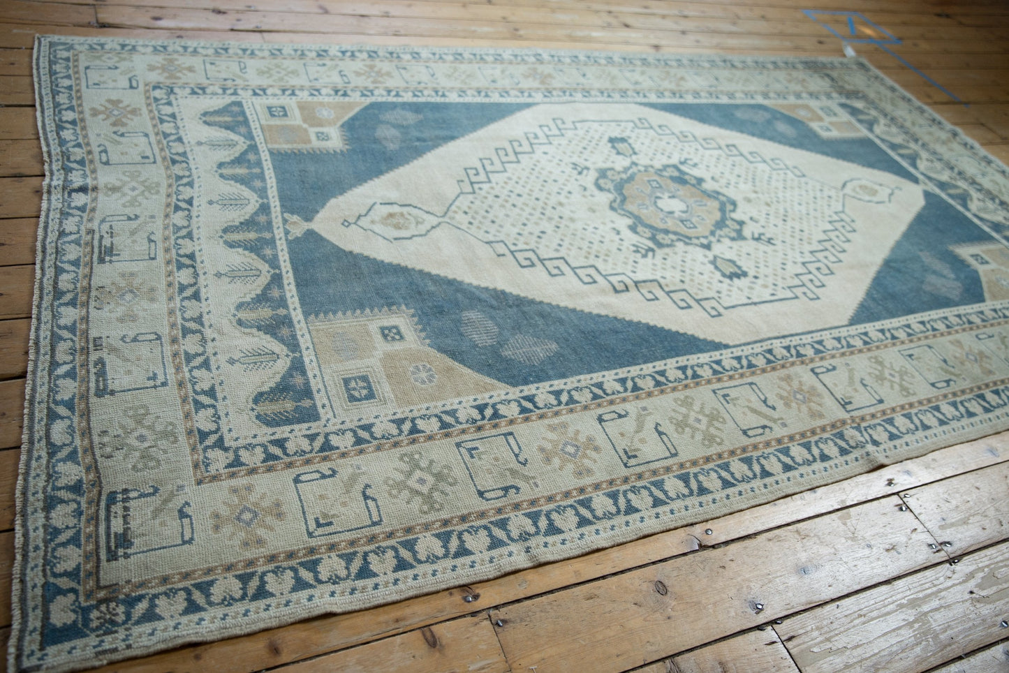 5.5x9.5 Vintage Distressed Oushak Carpet