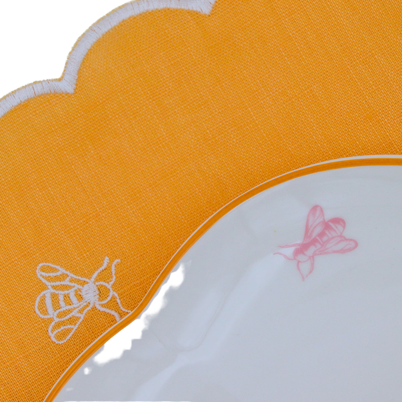 Bumble Voyage Scalloped Dinner Plate - Case of 12 Plates (+3 Bonus Plates)