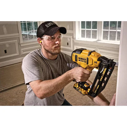 DEWALT DCN660D1 20V MAX* XR® 16 GA Angled Finish Nailer - Kit