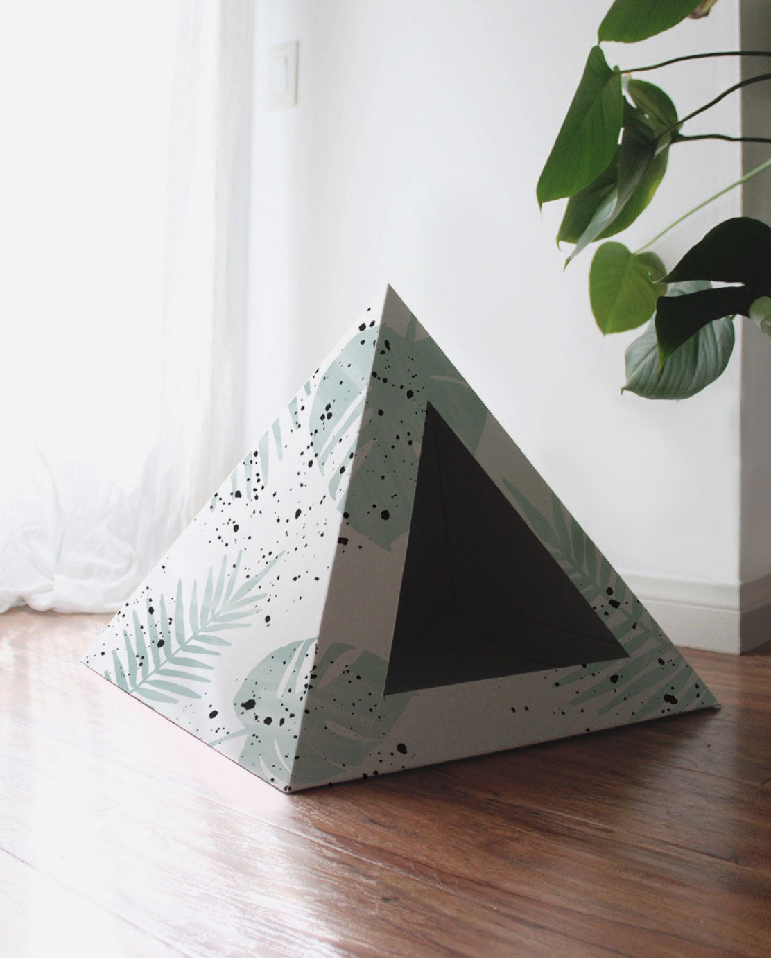 'Oasis' Cardboard Cat Pyramid