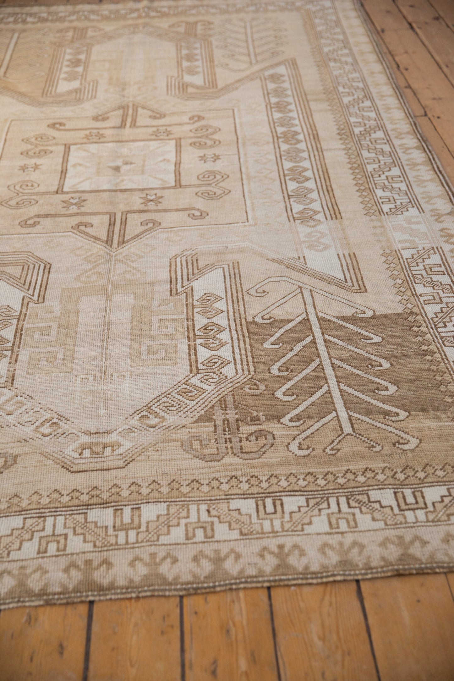 6x10.5 Vintage Distressed Kars Carpet