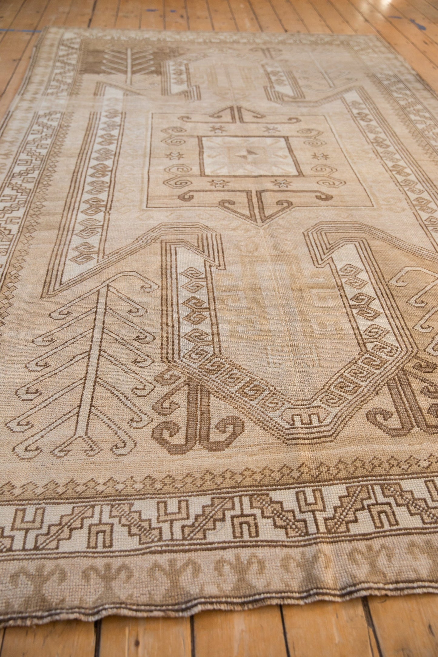 6x10.5 Vintage Distressed Kars Carpet