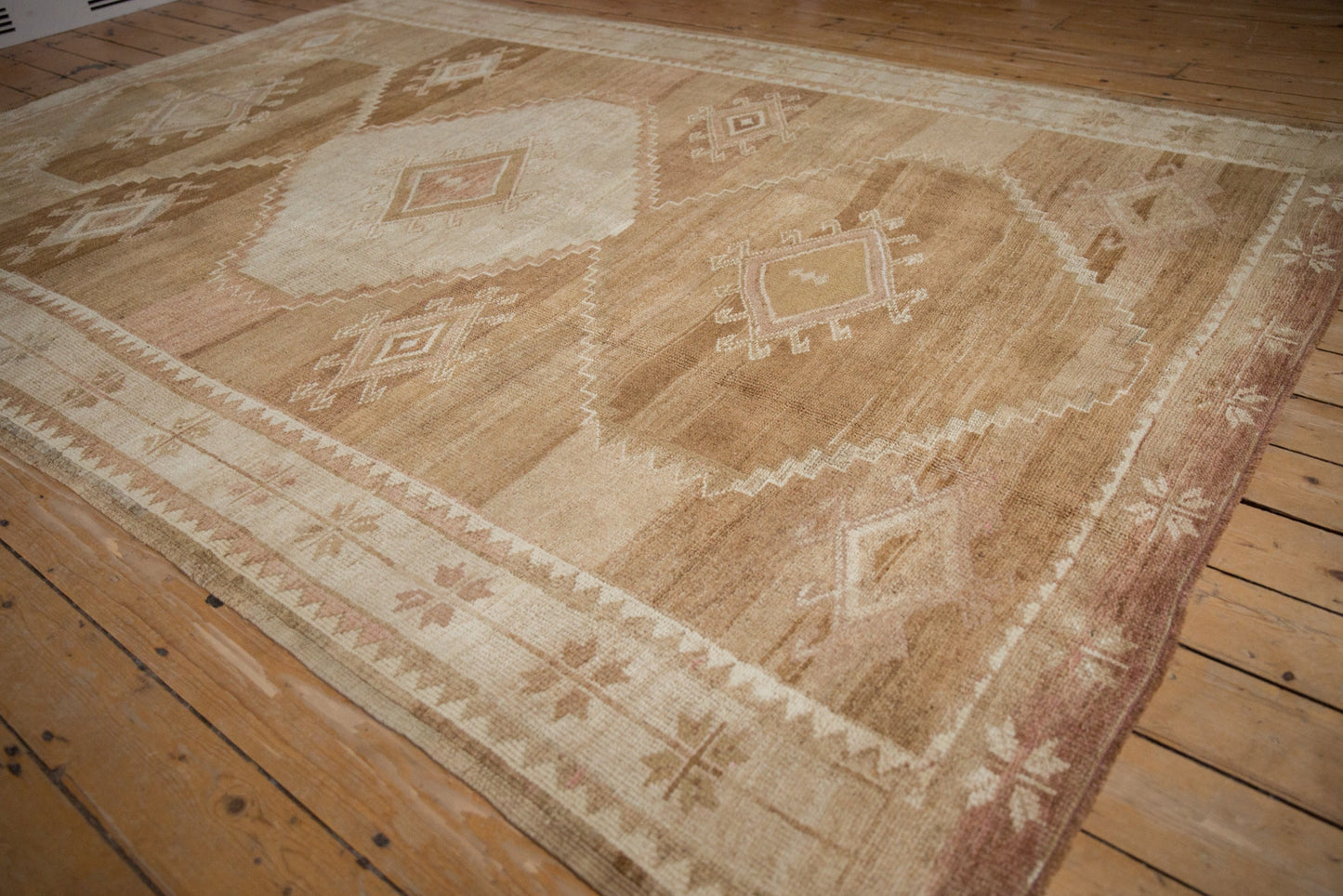 7.5x11 Vintage Distressed Kars Carpet