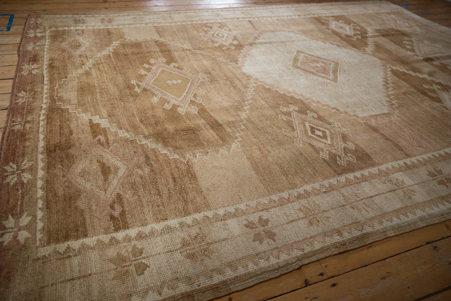 7.5x11 Vintage Distressed Kars Carpet