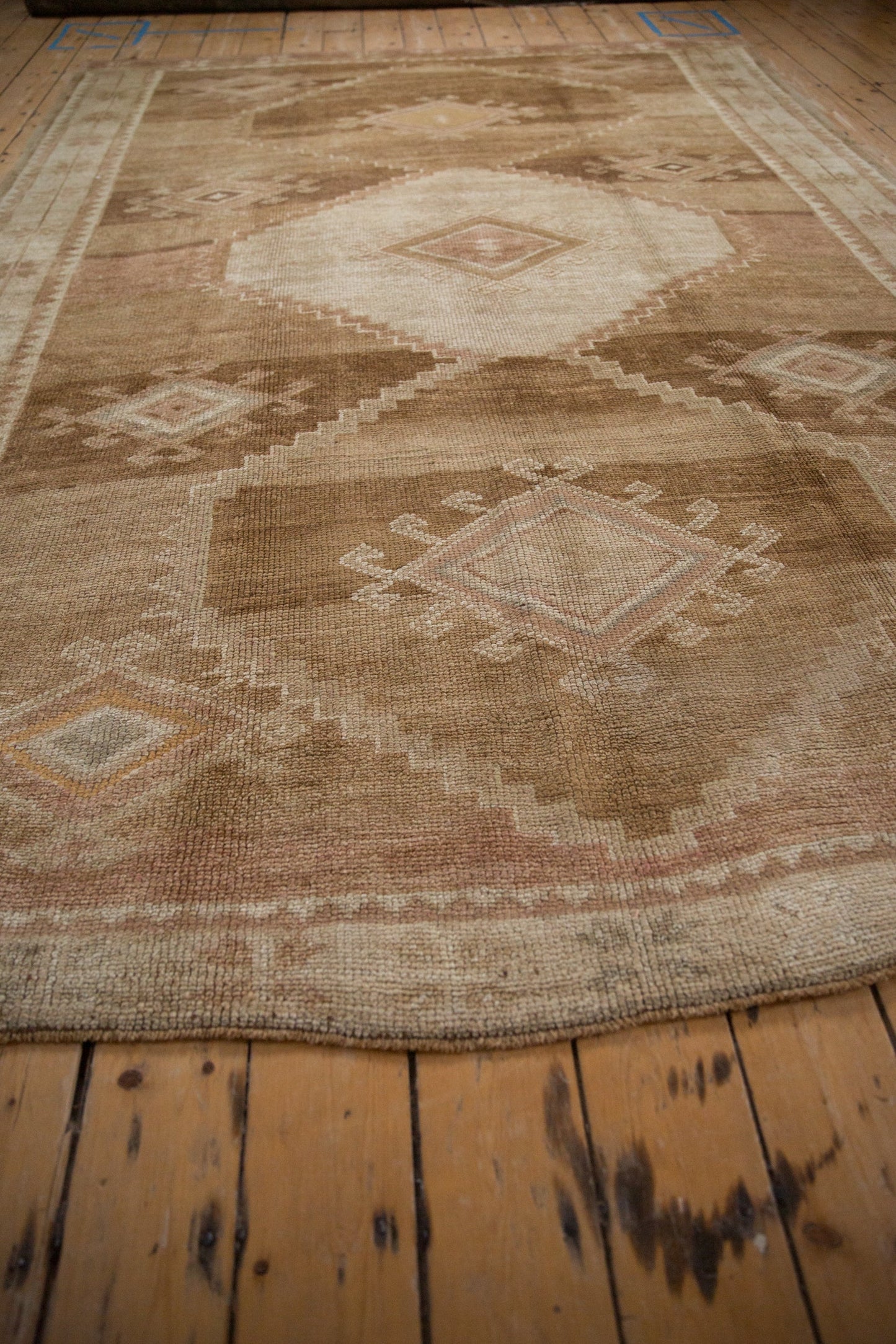 7.5x11 Vintage Distressed Kars Carpet