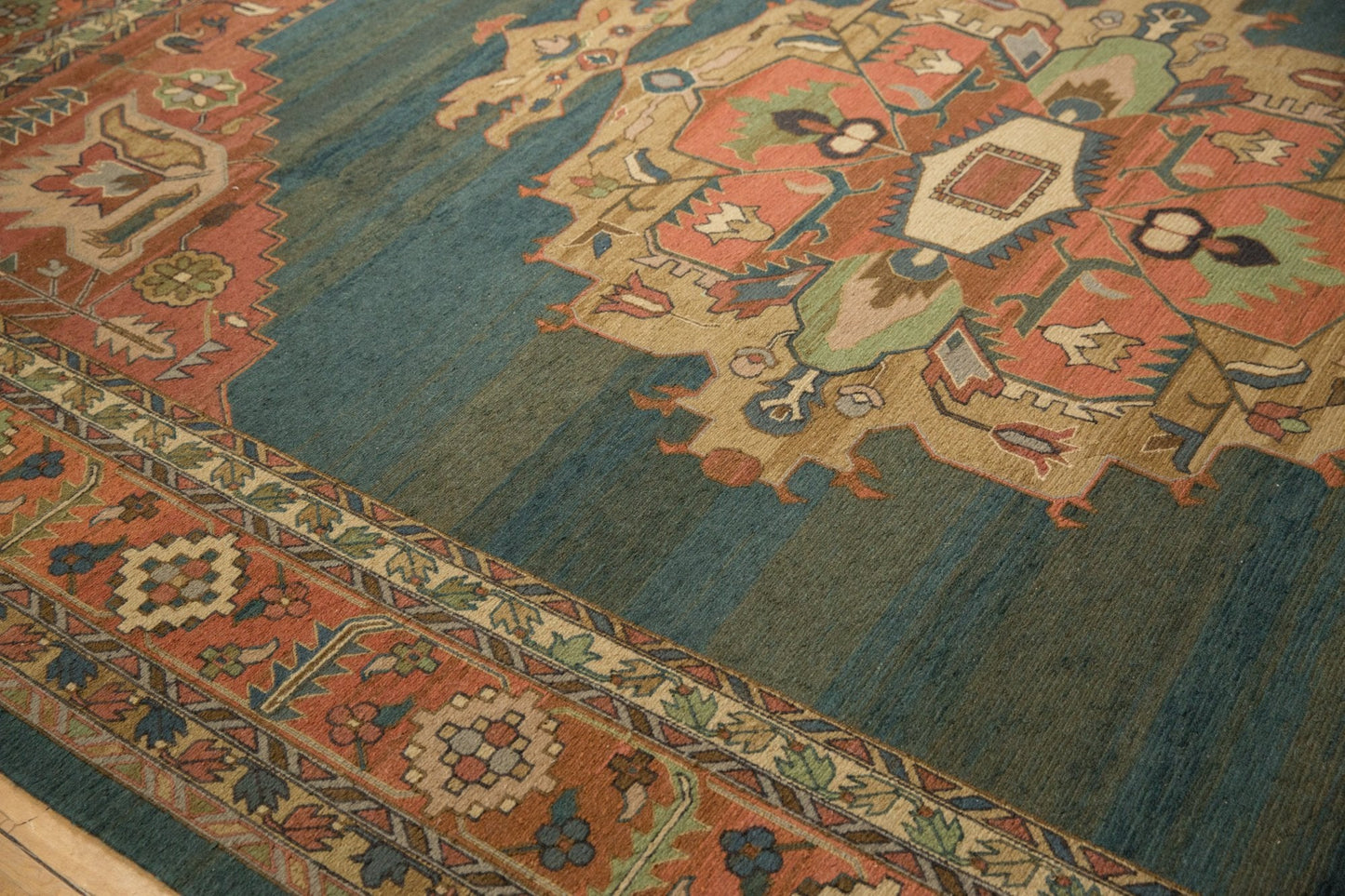 10x13.5 Vintage Serapi Indian Soumac Design Carpet