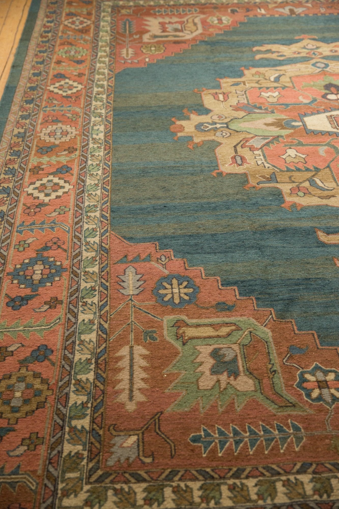 10x13.5 Vintage Serapi Indian Soumac Design Carpet