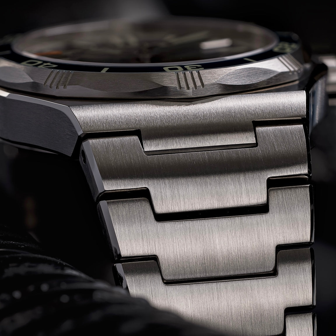 Ocean Crawler Bolt | Electric Reef — Lionfish | Limited Edition