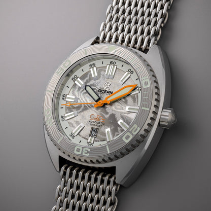 Core Diver - Damascus Steel - 2 Straps Included!